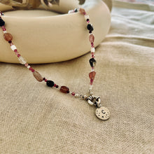 Cargar imagen en el visor de la galería, Collar Berni con Medalla Estrellas con Inicial