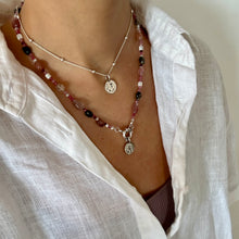 Cargar imagen en el visor de la galería, Collar Berni con Medalla Estrellas con Inicial