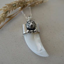 Cargar imagen en el visor de la galería, Colmillo Tiger Queen