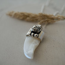 Cargar imagen en el visor de la galería, Colmillo Tiger Queen