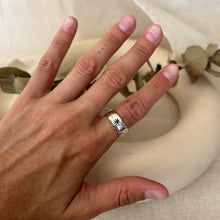 Cargar imagen en el visor de la galería, Anillo Cloe
