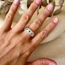 Cargar imagen en el visor de la galería, Anillo Alaska con Circones
