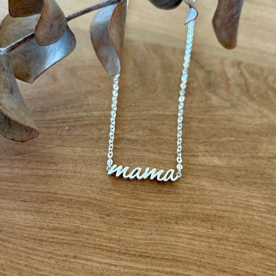 Collar mamá letras