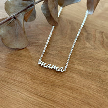 Cargar imagen en el visor de la galería, Collar mamá letras
