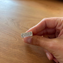 Cargar imagen en el visor de la galería, Anillo Sello Texturas
