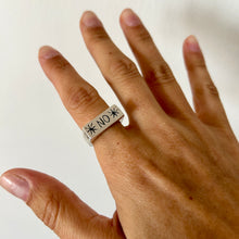 Cargar imagen en el visor de la galería, Anillo Sello &quot;NO&quot;
