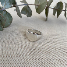 Cargar imagen en el visor de la galería, Anillo Sello Corazón
