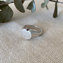 Cargar imagen en el visor de la galería, Anillo Sello Corazón

