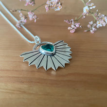 Cargar imagen en el visor de la galería, Collar Detente Leonor Green
