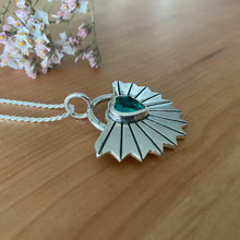 Cargar imagen en el visor de la galería, Collar Detente Leonor Green
