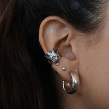 Cargar imagen en el visor de la galería, Ear Cuff Leopardo
