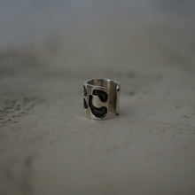 Cargar imagen en el visor de la galería, Ear Cuff Leopardo
