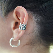 Cargar imagen en el visor de la galería, Ear Cuff Leopardo
