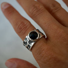 Cargar imagen en el visor de la galería, Anillo Leopardo con Onix
