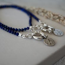 Cargar imagen en el visor de la galería, Pulsera Lapislázuli + Medalla Estrellas con inicial
