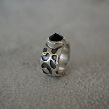 Cargar imagen en el visor de la galería, Anillo Leopardo con Onix
